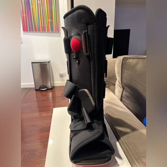 New Knee High Air Cast for Right Foot - Picture 2 of 4